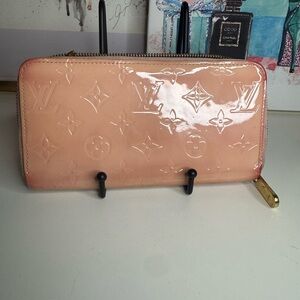 Louis Vuitton Vernis Light Pink Wallet